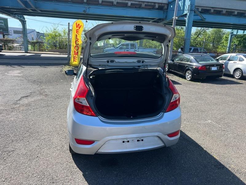 Hyundai Accent SE 5-Door 2014