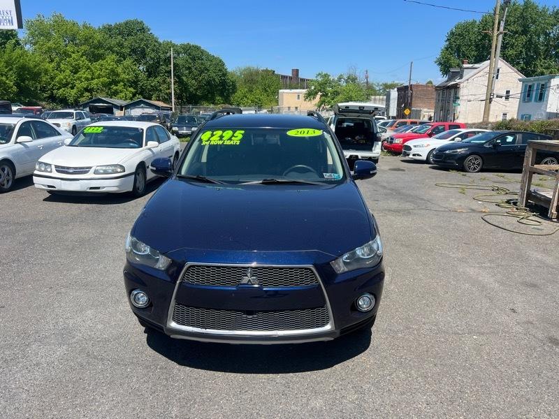 Mitsubishi Outlander SE 2WD 2013