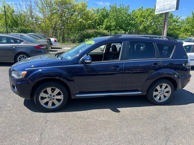 Mitsubishi Outlander SE 2WD 2013