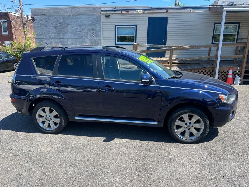 Mitsubishi Outlander SE 2WD 2013