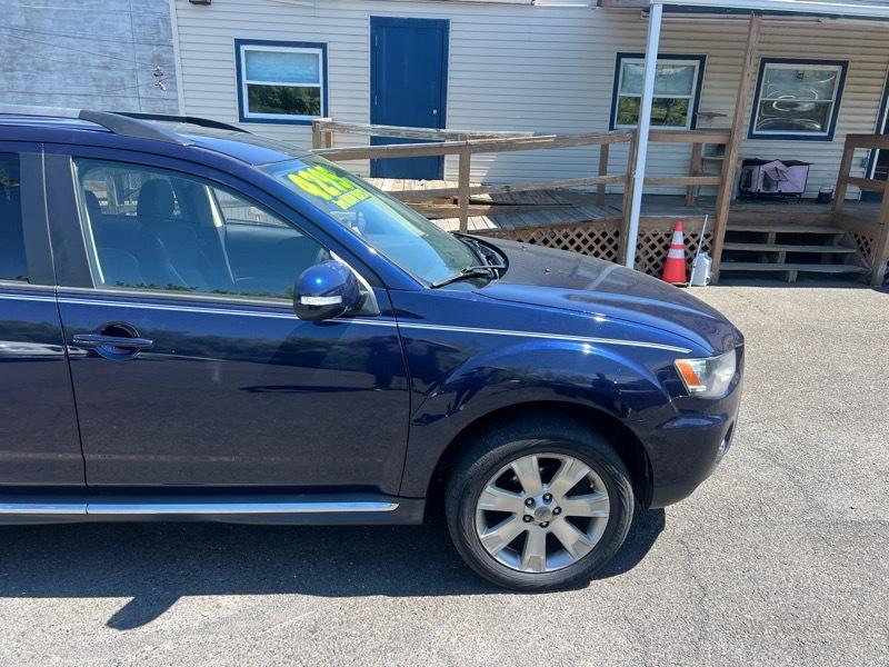 Mitsubishi Outlander SE 2WD 2013