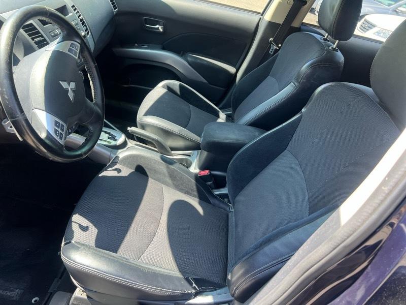 Mitsubishi Outlander SE 2WD 2013