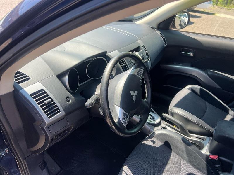 Mitsubishi Outlander SE 2WD 2013