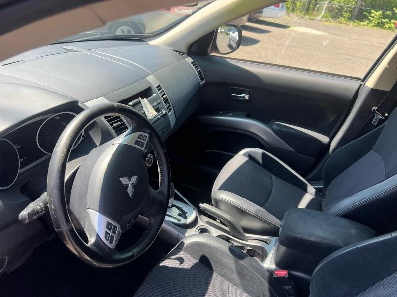 Mitsubishi Outlander SE 2WD 2013