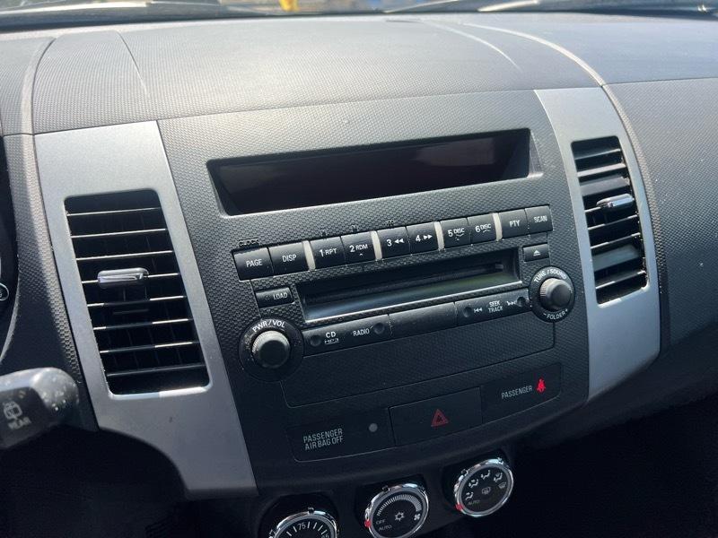 Mitsubishi Outlander SE 2WD 2013