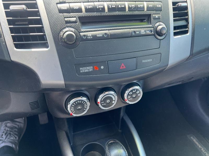 Mitsubishi Outlander SE 2WD 2013