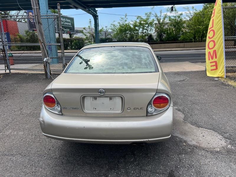 Nissan Maxima GLE 2002
