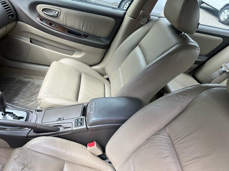 Nissan Maxima GLE 2002