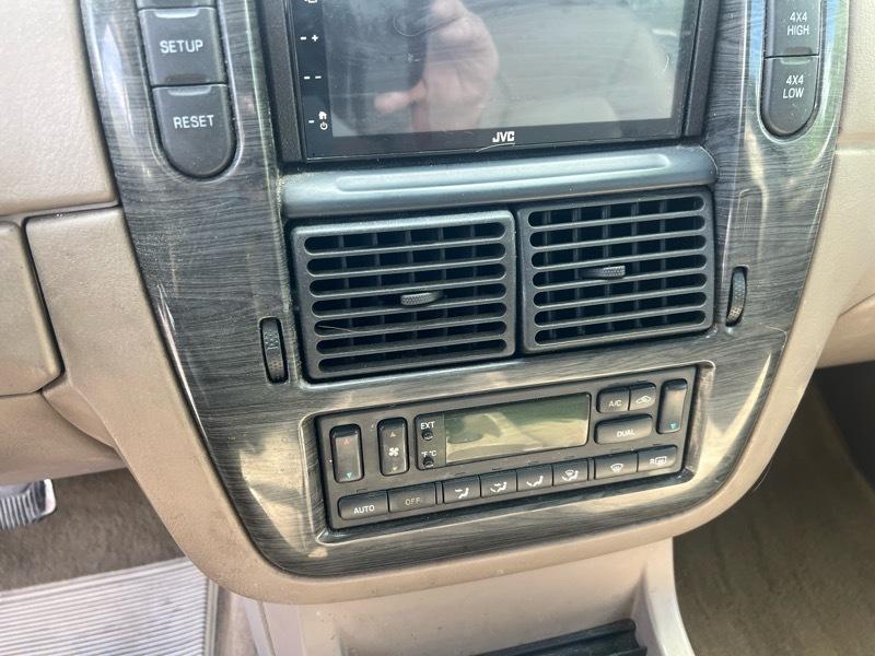 Ford Explorer Limited 4WD 2002