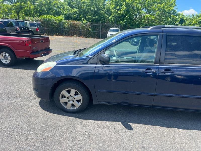 Toyota Sienna LE 7-Passenger 2006
