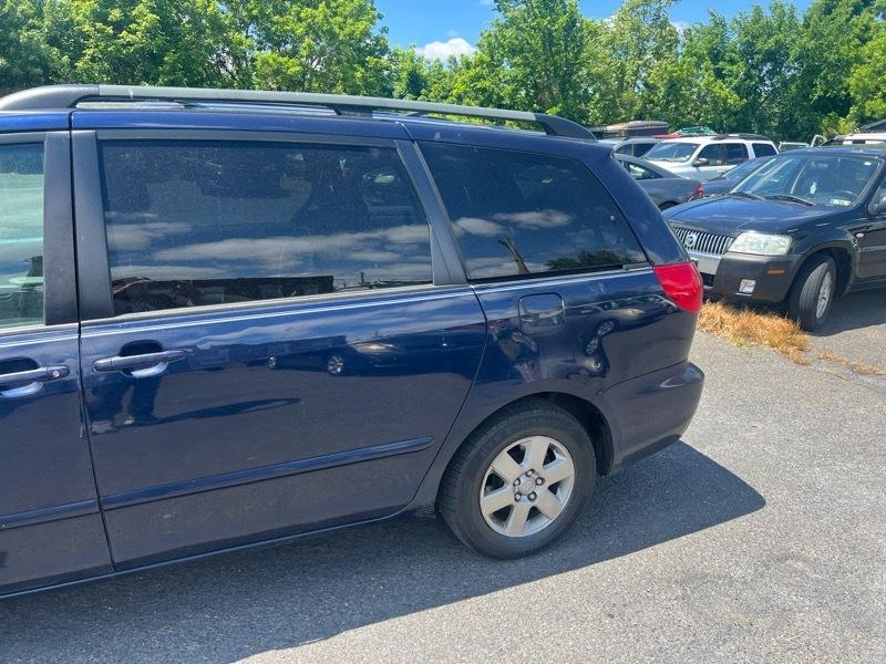 Toyota Sienna LE 7-Passenger 2006
