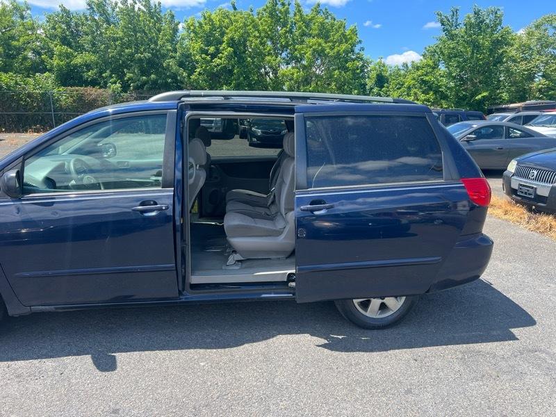 Toyota Sienna LE 7-Passenger 2006