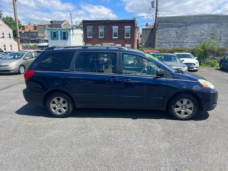 Toyota Sienna LE 7-Passenger 2006