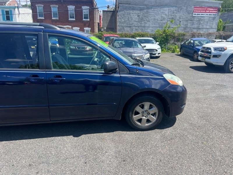 Toyota Sienna LE 7-Passenger 2006