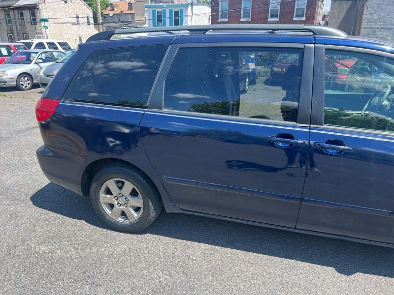 Toyota Sienna LE 7-Passenger 2006
