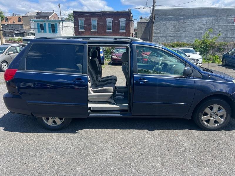 Toyota Sienna LE 7-Passenger 2006