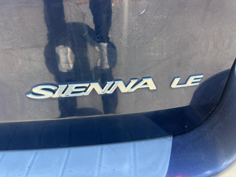Toyota Sienna LE 7-Passenger 2006