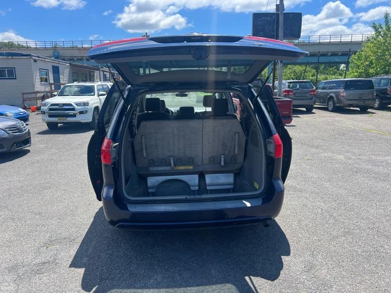 Toyota Sienna LE 7-Passenger 2006