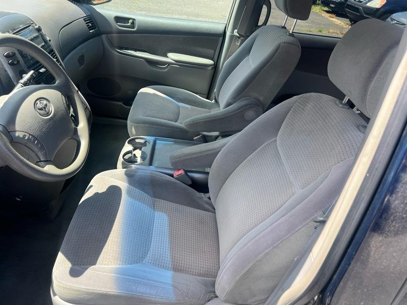 Toyota Sienna LE 7-Passenger 2006