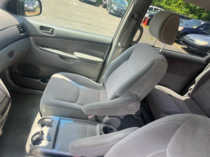 Toyota Sienna LE 7-Passenger 2006