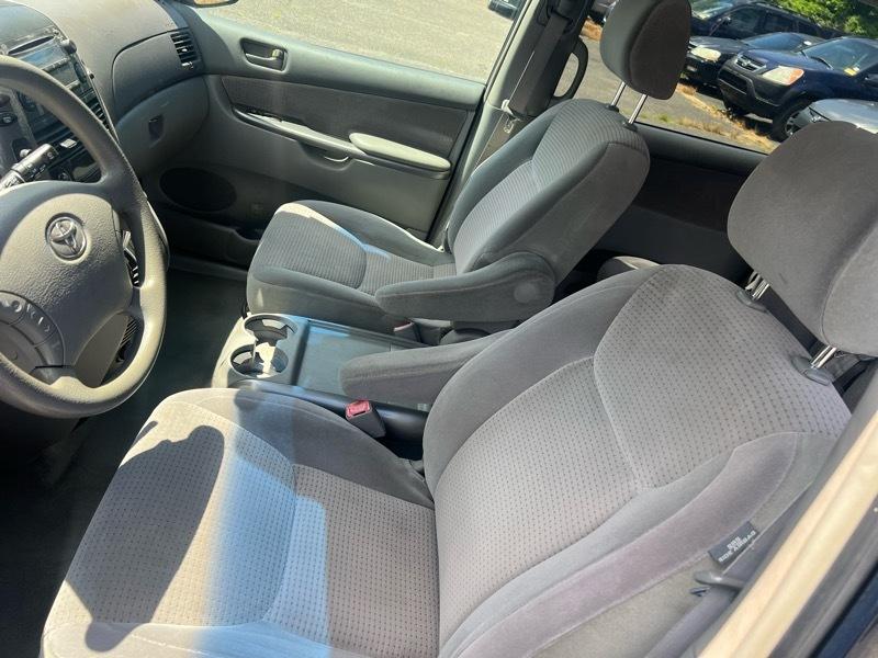 Toyota Sienna LE 7-Passenger 2006