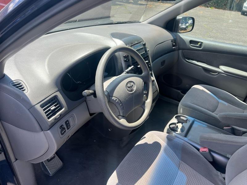 Toyota Sienna LE 7-Passenger 2006