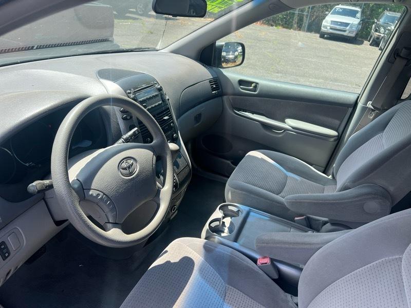 Toyota Sienna LE 7-Passenger 2006