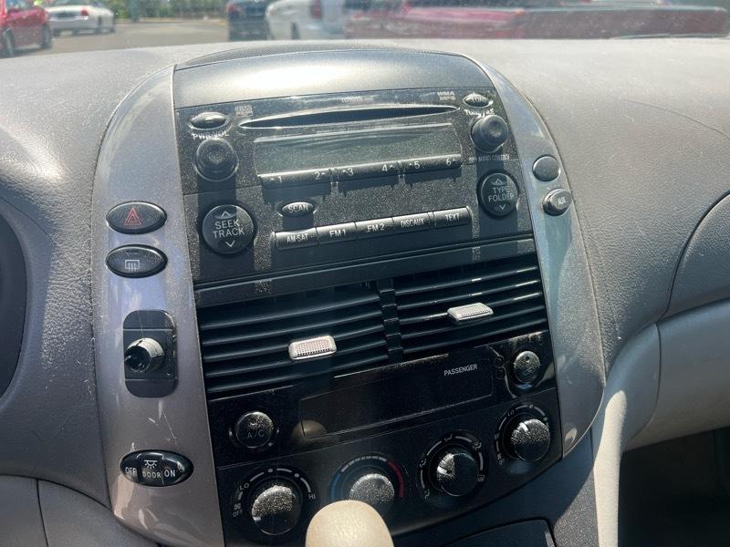 Toyota Sienna LE 7-Passenger 2006