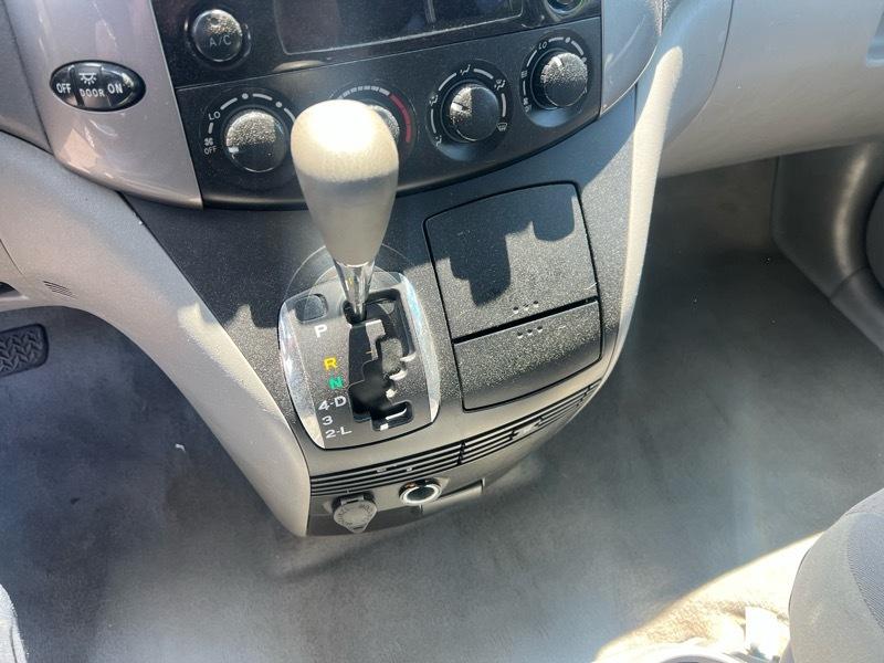 Toyota Sienna LE 7-Passenger 2006