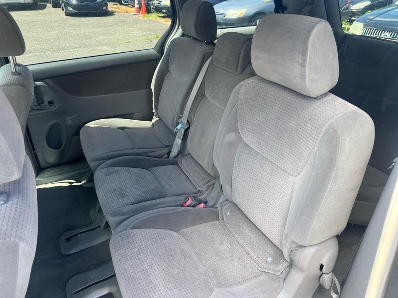 Toyota Sienna LE 7-Passenger 2006
