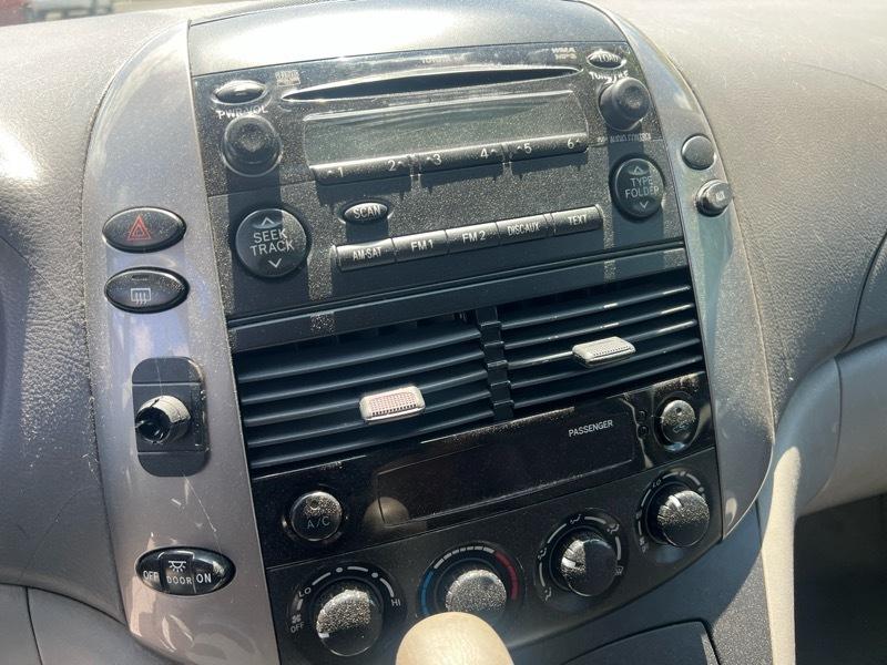 Toyota Sienna LE 7-Passenger 2006