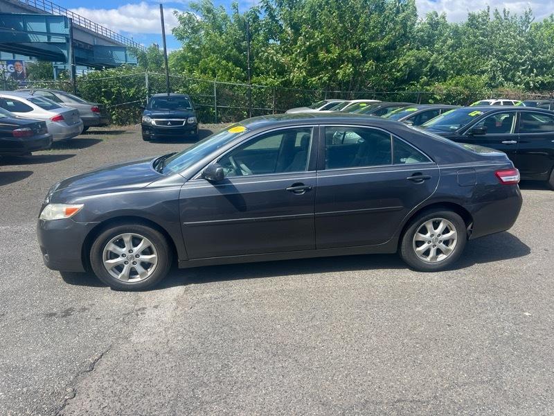Toyota Camry Base 6-Spd AT 2011