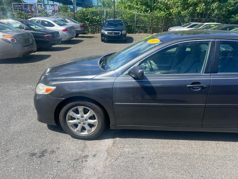 Toyota Camry Base 6-Spd AT 2011