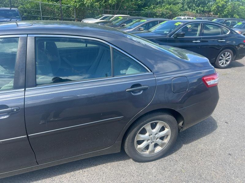 Toyota Camry Base 6-Spd AT 2011