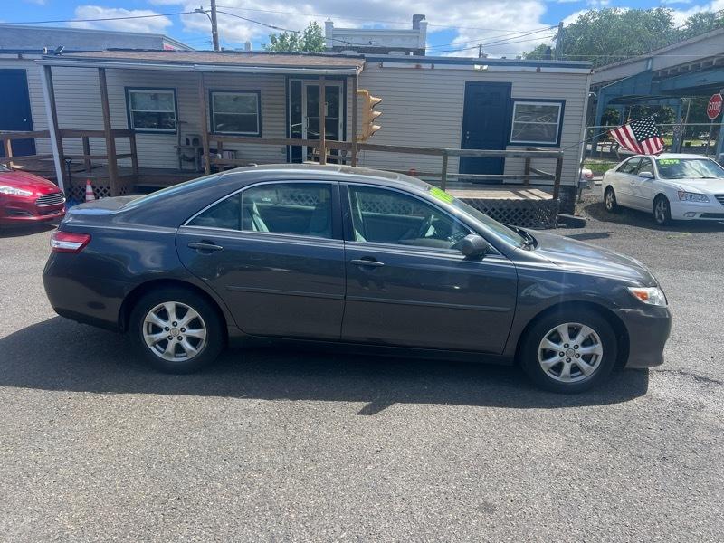 Toyota Camry Base 6-Spd AT 2011