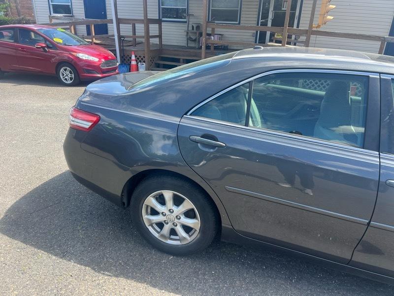 Toyota Camry Base 6-Spd AT 2011