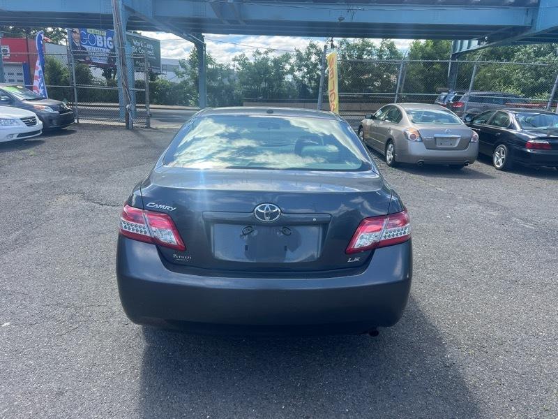 Toyota Camry Base 6-Spd AT 2011
