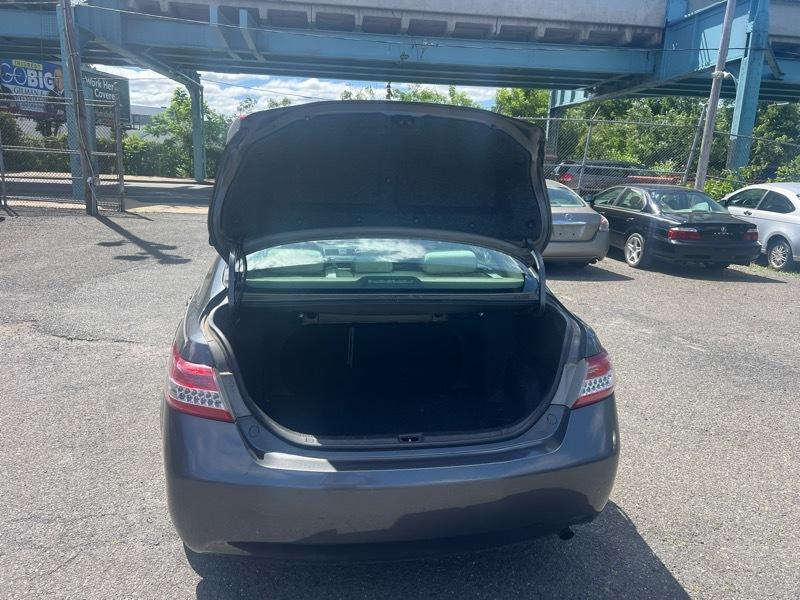Toyota Camry Base 6-Spd AT 2011