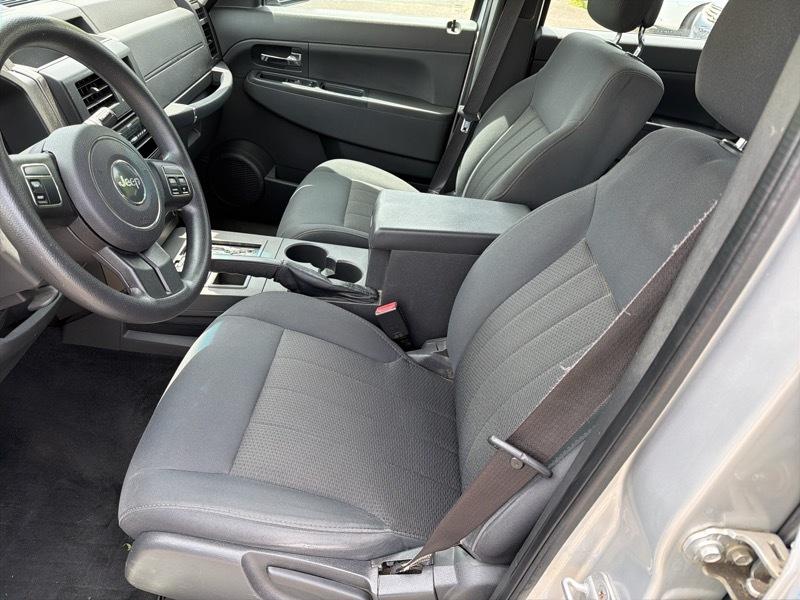 Jeep Liberty Sport 4WD 2012