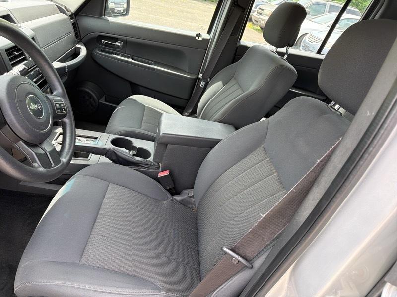 Jeep Liberty Sport 4WD 2012