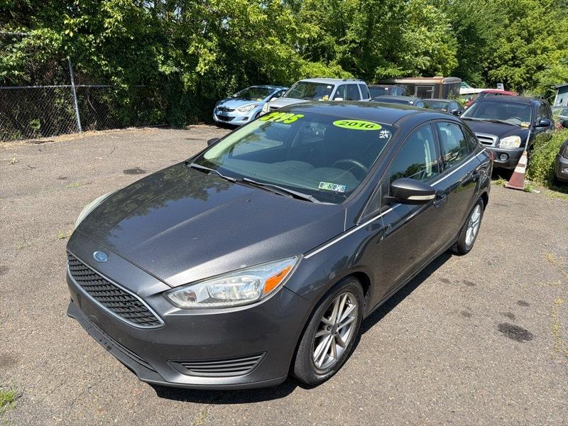 Ford Focus SE Sedan 2016