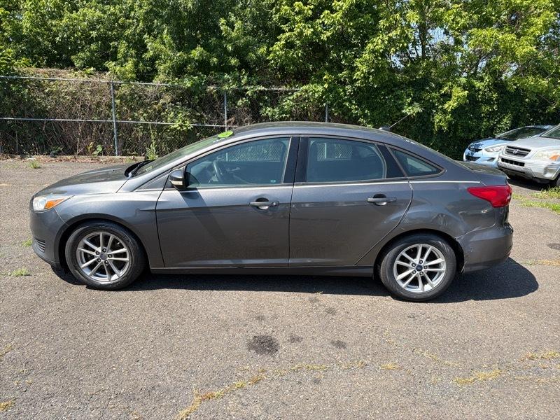 Ford Focus SE Sedan 2016