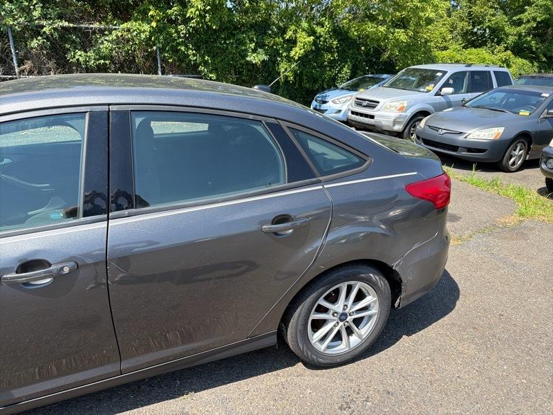 Ford Focus SE Sedan 2016