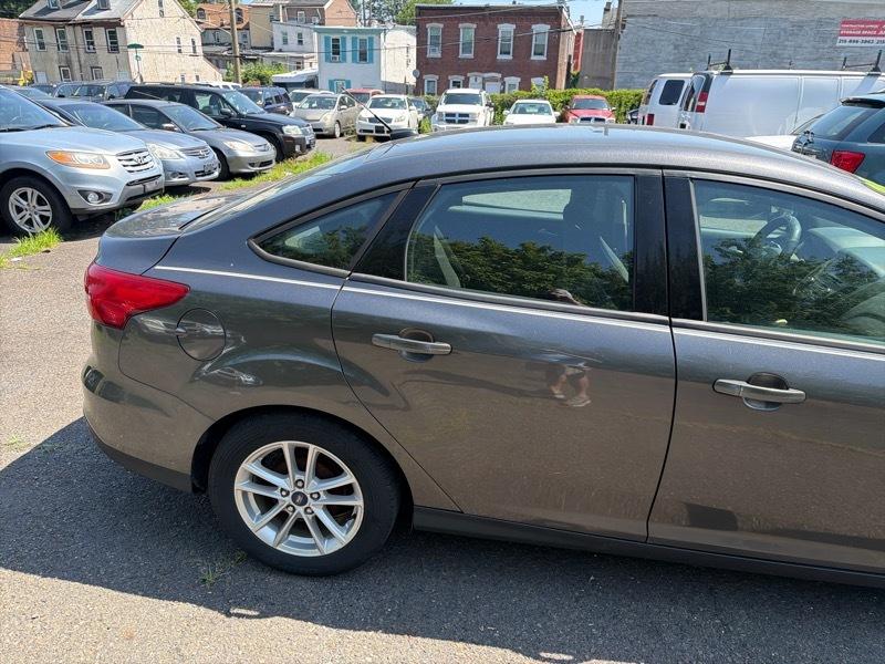 Ford Focus SE Sedan 2016