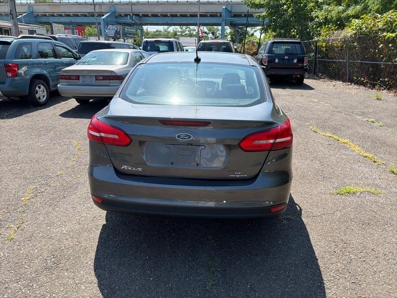 Ford Focus SE Sedan 2016