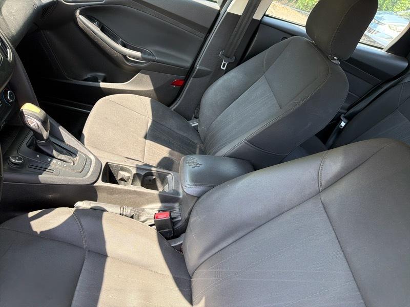 Ford Focus SE Sedan 2016