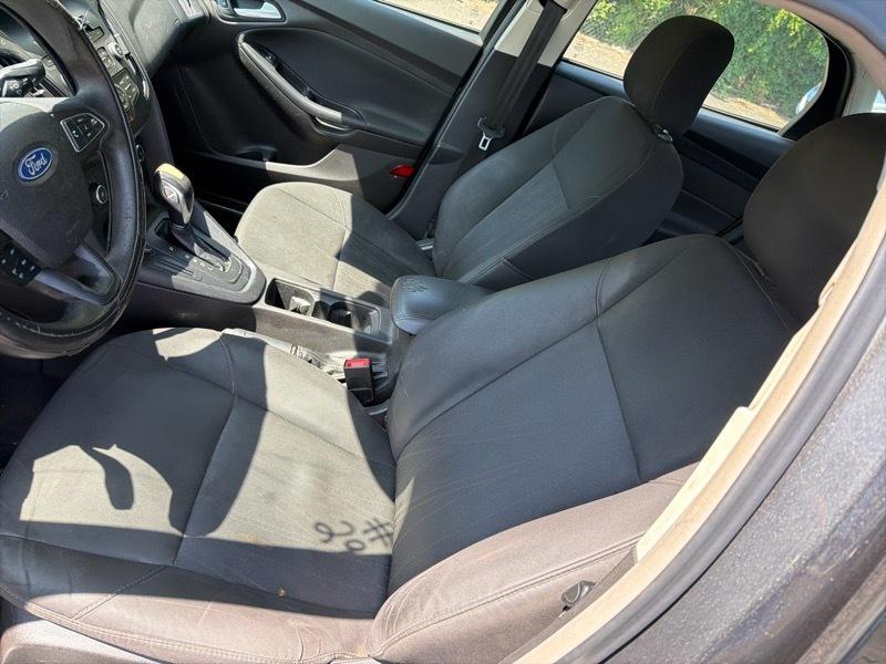 Ford Focus SE Sedan 2016
