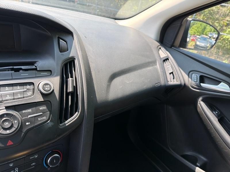 Ford Focus SE Sedan 2016