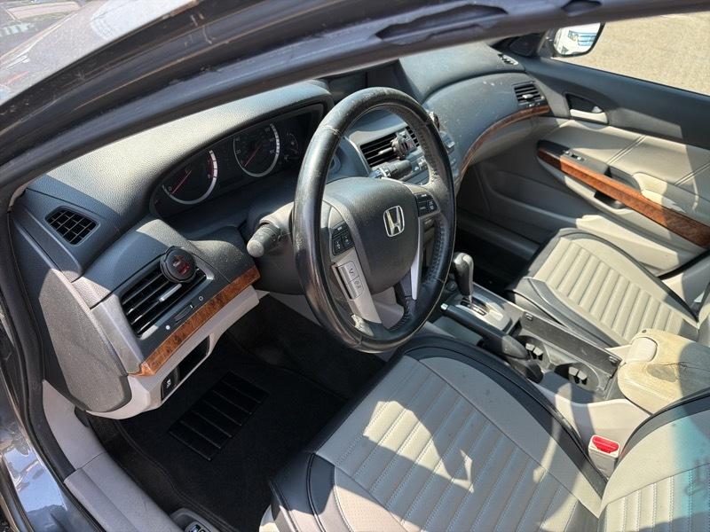 Honda Accord EX-L V-6 Sedan AT 2011