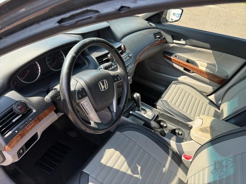 Honda Accord EX-L V-6 Sedan AT 2011